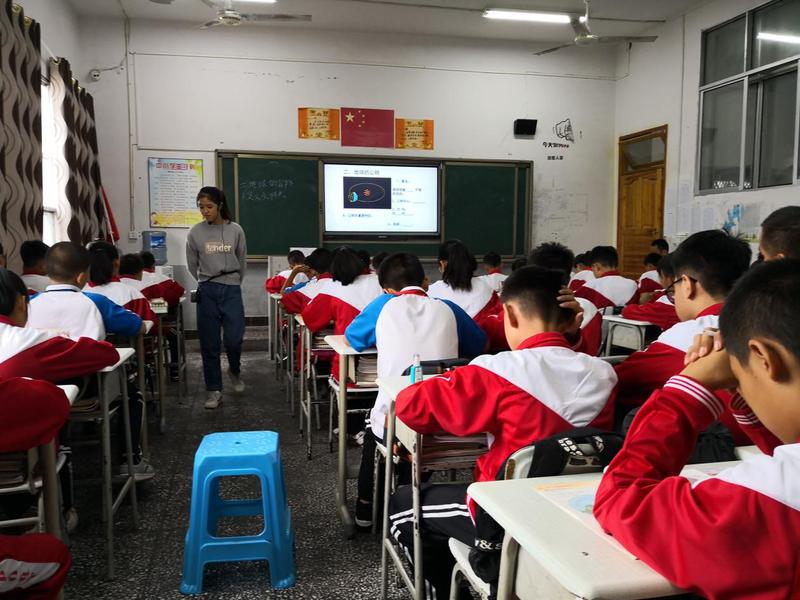 2 听取贝博官网实习生地理课.jpg